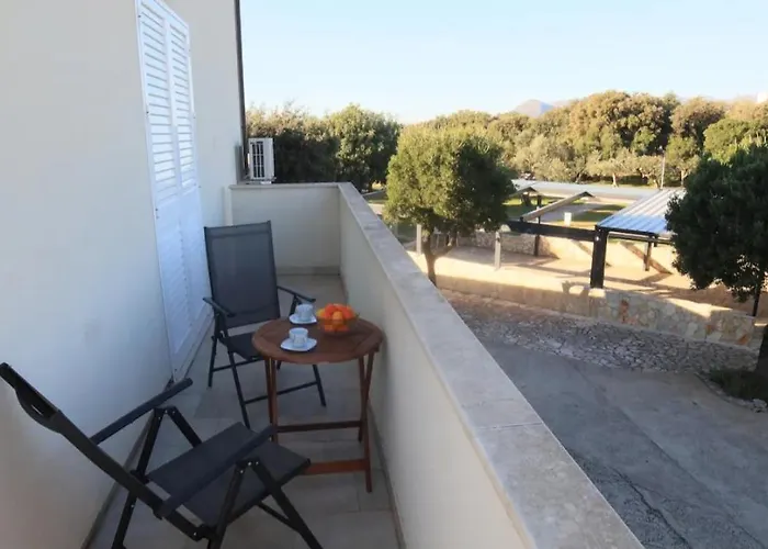 Apartment Komin Marija
