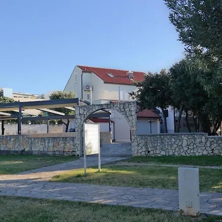Apartment Komin Marija *